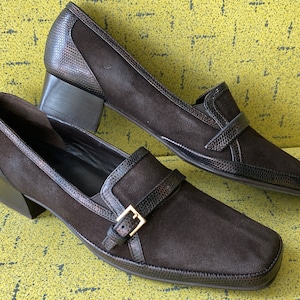 Ingledew's Amalfi By Rangoni Damloafers i Brunt Läder och Mocka - Tillverkade i Italien - Storlek US 8S - 2,5 cm Klack - Mejslad Tå - I Kanada - VG+++