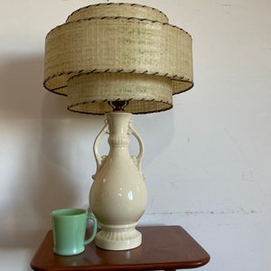 Elegant elektrisk bordslampa #182 - Amphora 2 handtag klassisk - Off White glaserad keramik - Vintage 1960-tal - Harpskärmhållare - Köp i Kanada VG++