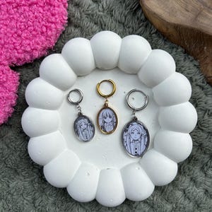 Orecchino manga originale Frieren realizzato  con resina epossidica e acciaio inossidabile anallergico senza nichel - pezzi unici