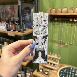 Segnalibro manga fatto e confezionato a mano, plastificando pagine originali di fumetti. Con nappa colorata per rendere unico ogni pezzo