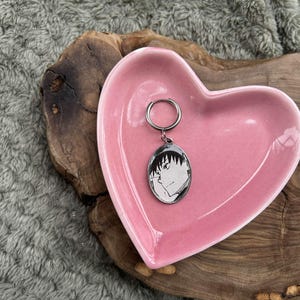 Boucle d'oreille manga Megumi Fushiguro qui peut être achetée individuellement pour que vous puissiez la combiner à votre guise - en acier inoxydable hypoallergénique