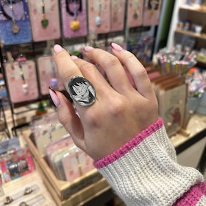 Anello artigianale in acciaio inossidabile creato con frammento di manga originale giapponese - taglia unica regolabile e pezzo unico