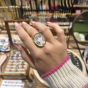 Anello artigianale MAKIMA in acciaio inossidabile creato con frammento di manga originale giapponese - taglia unica regolabile e pezzo unico
