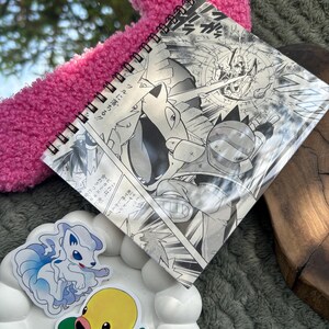 Sketchbook manga dedicato agli allenatori, rilegato a mano in carta ecologica, 2 stickers personalizzati in omaggio - fronte e retro diverso