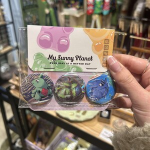 Pack con tre magneti realizzati a mano utilizzando carte da gioco - pezzi unici artigianali - diametro di 25mm