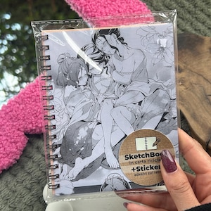 Sketchbook manga ispirato ai Diari Della Speziale rilegato a mano utilizzando la carta ecologica fronte e retro diverso, e 2 sticker omaggio