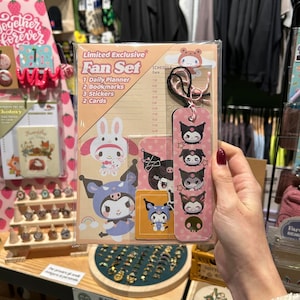 Set di prodotti fanart super kawaii per amanti di cartoleria - block notes, adesivi, segnalibri e card personalizzate. Realizzato a mano