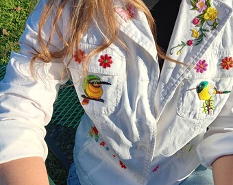 Embellished white cotton jacket with embroidery accents