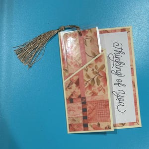 "Handgemachte Grußkarte ""Thinking of You"" mit passendem laminierten Lesezeichen."