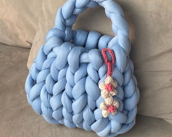 Handmade Sky Blue Chunky Yarn Tote Bag With Daisy Charm, Giant Yarn Crochet Bag in Tote, Knitting Super Bulky Yarn, Cozy Puffer Totes