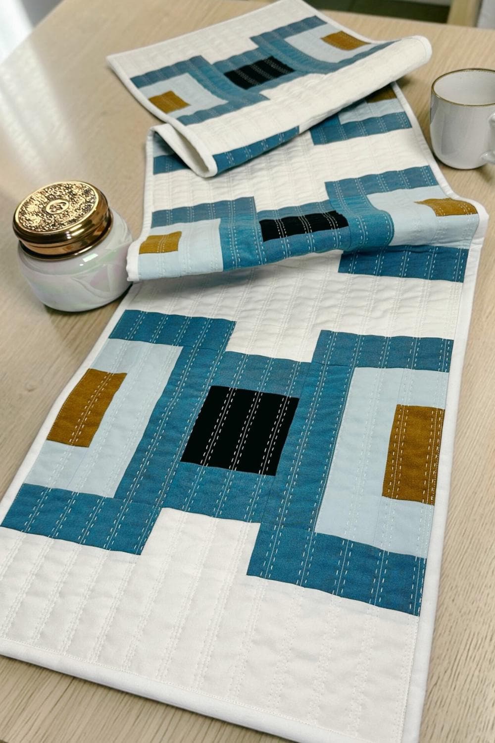 Cruce Table Runner Quilt Pattern | Modern Strip Piecing Sewing (PDF) - Etsy