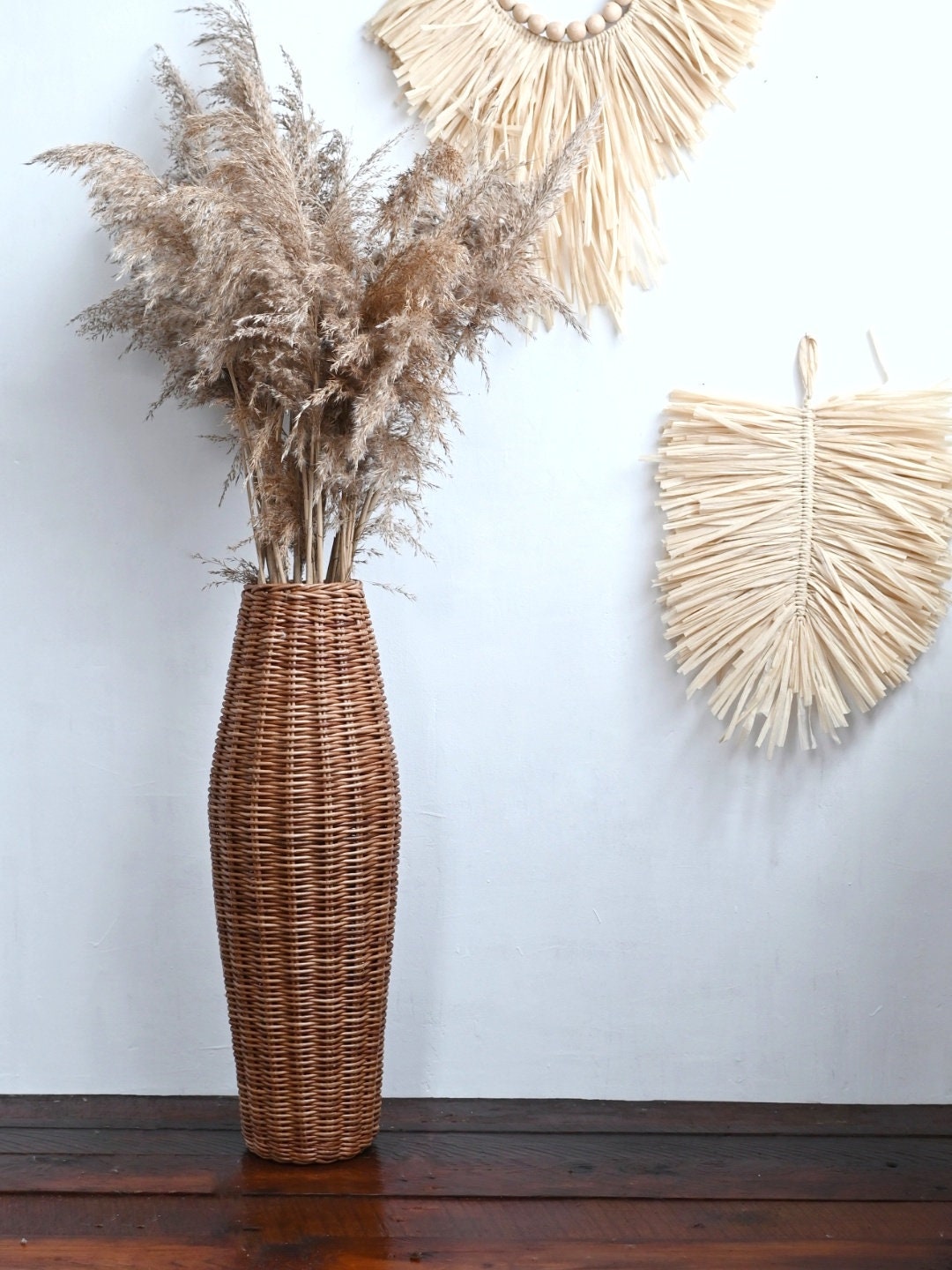 Große Korb-Bodenvase: Pampasgras-Dekor (53cm)