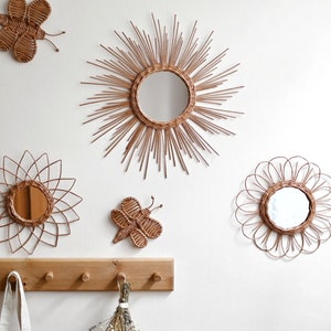 Set di specchi con fiori e sole in vimini: decorazione da parete per la cameretta dei bambini in stile boho