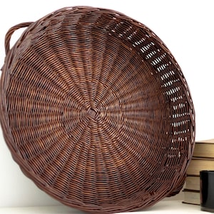 Rond rieten dienblad, dienblad, ontbijtblad, handgemaakt dienblad, rieten dienblad keuken, rond mandblad, dienblad met handvat, bruin dienblad,