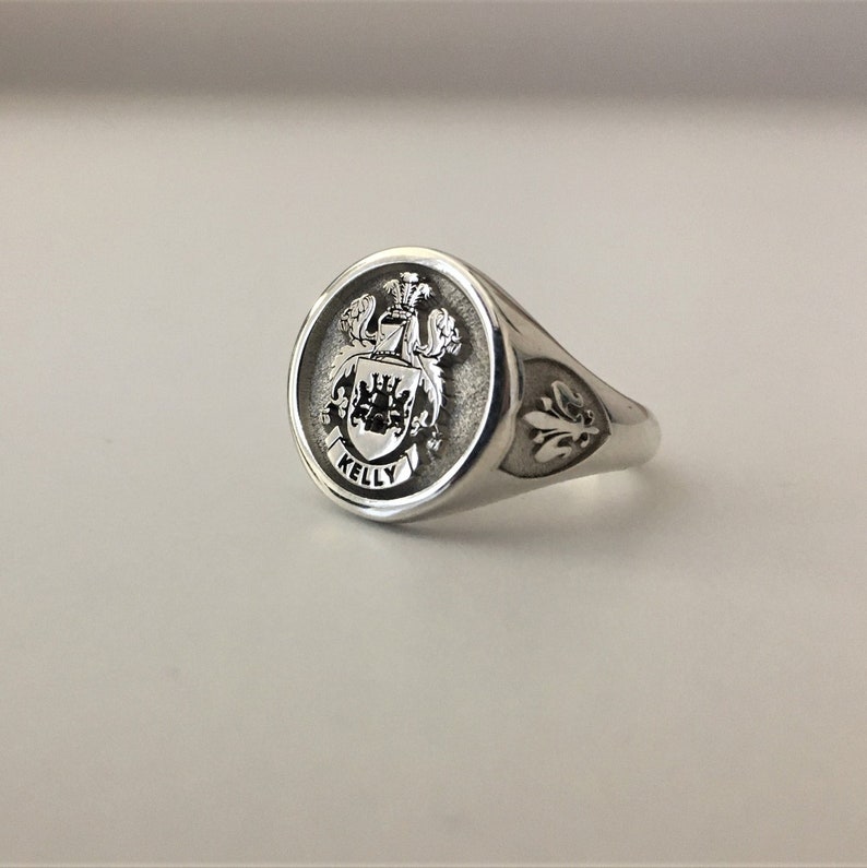 DesignTheia sterling silver family crest signet ring