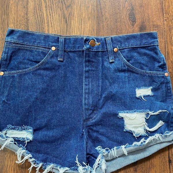 Wrangler Distressed Shorts Size 33