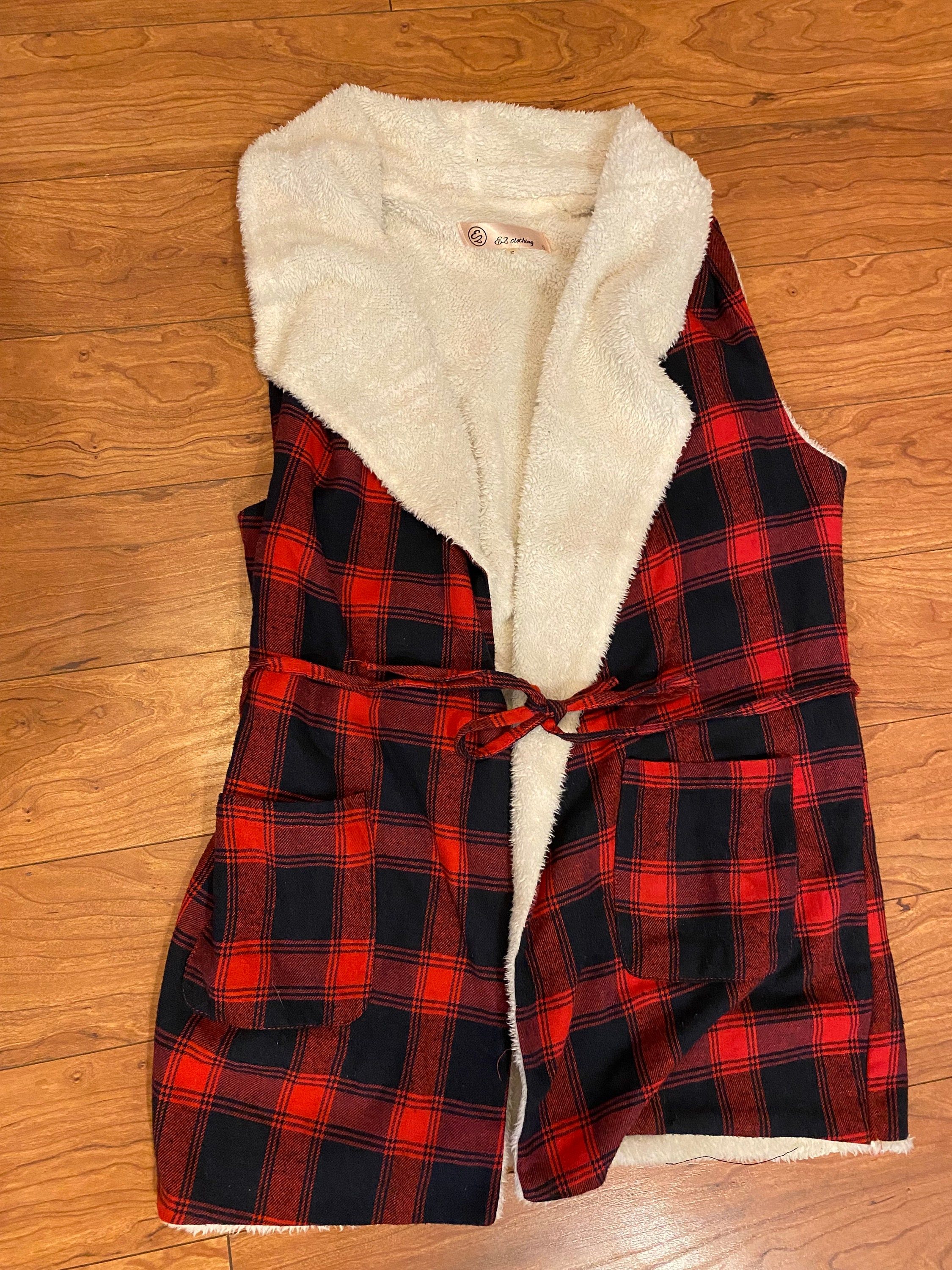 Red/navy Plaid Sherpa Vest With Tie Size M