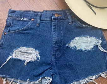 Wrangler Distressed Shorts Size 31