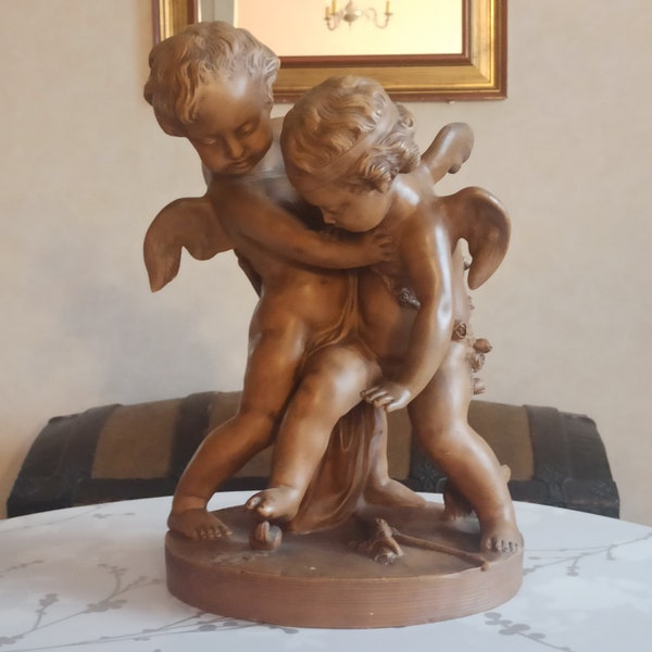 Oud standbeeld, terracotta groep, oud 19e eeuws standbeeld, gebeeldhouwd standbeeld van engel Putti hart, bacchanten, Clodion AntiqueFrenchArt