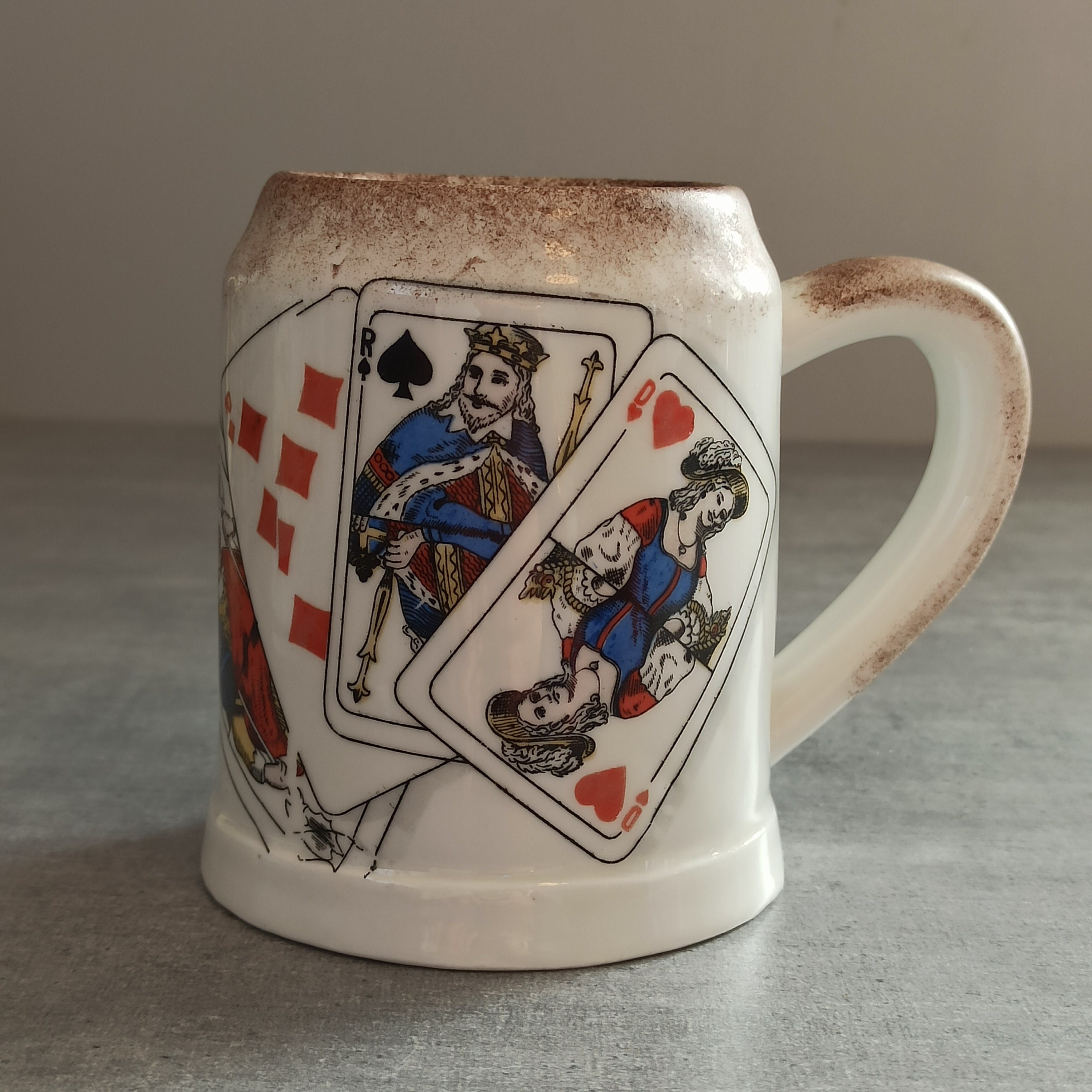 Pinte A Bière en Porcelaine Authentique, Pillivuyt France, Ancien Fait Main, Signée, Motif Aux Jeux