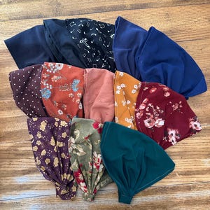 Wide tailored headcovering