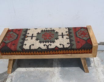 Banco Kilim hecho a mano, otomana tapizada para dormitorio, banco de entrada con patas de madera, taburete de estilo rústico, reposapiés bohemio.