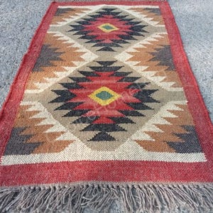 Red Border Star Kilim Rug: 4x6 ft Wool Jute Boho Rug