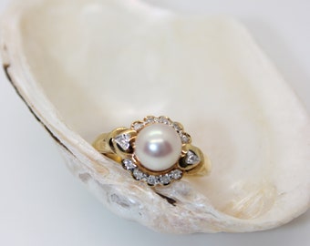 Estate 14K Yellow Gold Cream Colored Pearl Ring with Diamond Halo
