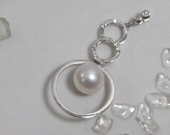 Estate 14K White Gold Pearl Pendant