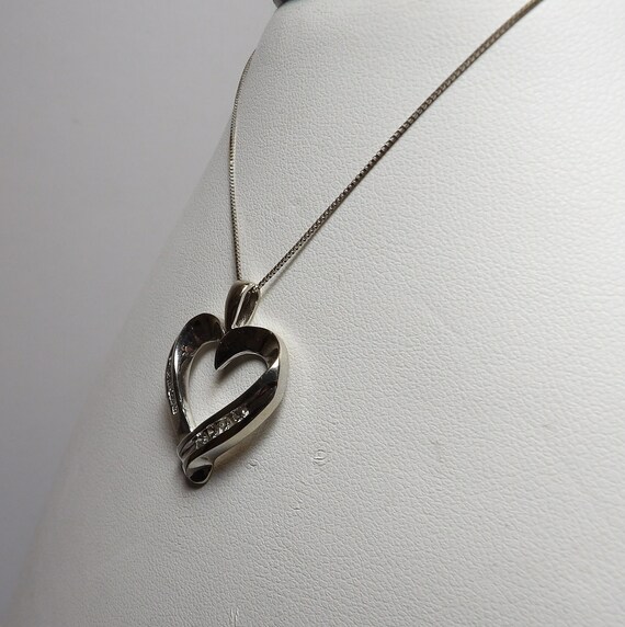 Estate 14K White Gold Heart & Diamond Pendant - image 5