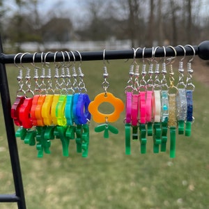 Acrylic Daisy Flower Dangle Earrings - Customizable | Novelty Earrings | Unique Earrings | Fun Earrings | Flower Earrings | Cute Earrings
