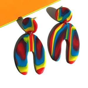 Rainbow earrings, pride earrings, polymer clay earrings, Charmant handmade, øreringe , dangle , regnbue øreringe, statement earrings