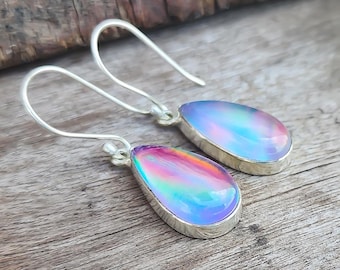 Orecchini a bottone in argento sterling con cuore arcobaleno (4 mm