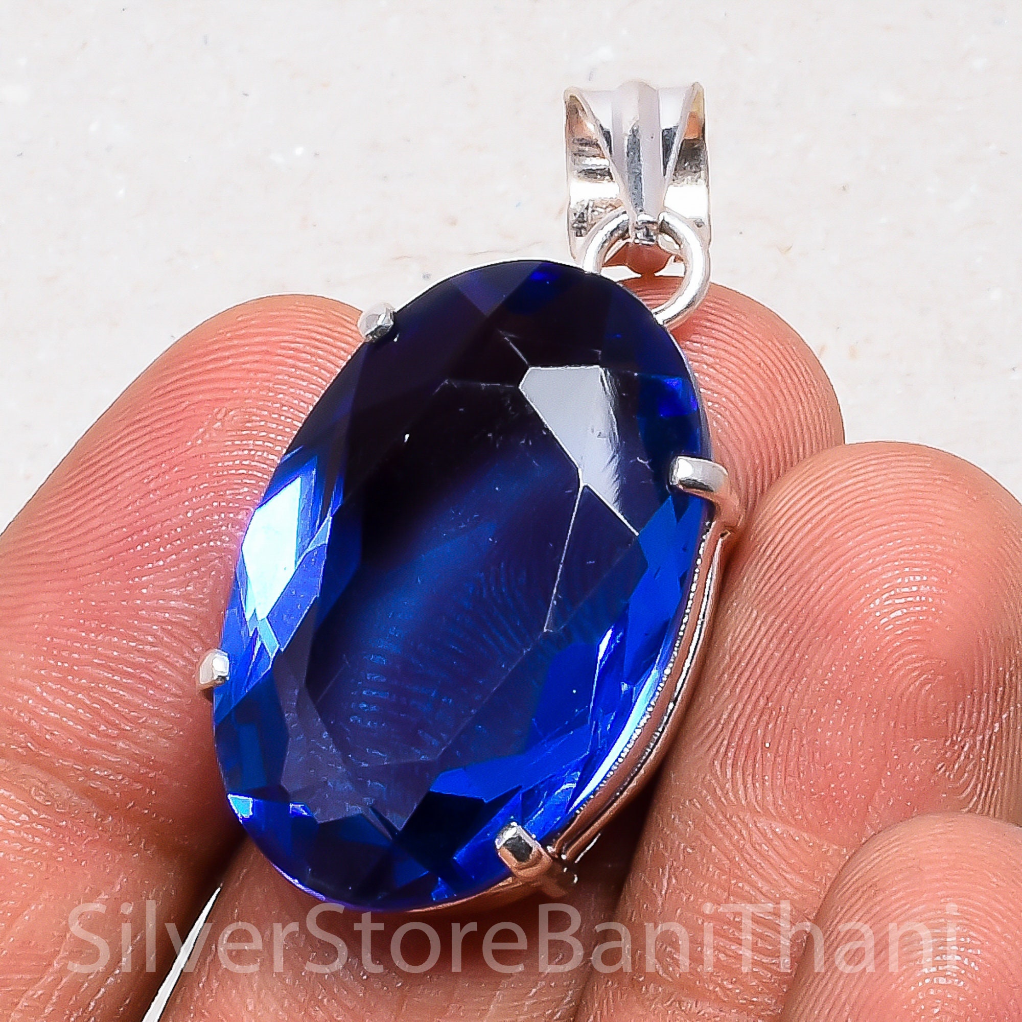 Pendentif En Tanzanite Bleue Lab-created 78,15 Carats - Taille Trillion, Inde, Sans Emballage