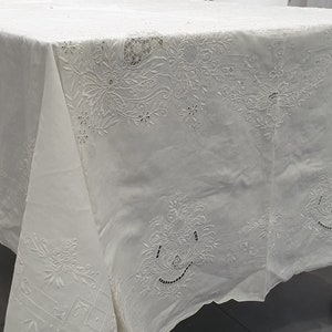 Rectangular Vintage Tablecloth, Tablecloth with 12 Linen Napkins, White Linen Tablecloth, Embroidered Tablecloth, Vintage 70s, Made In Italy