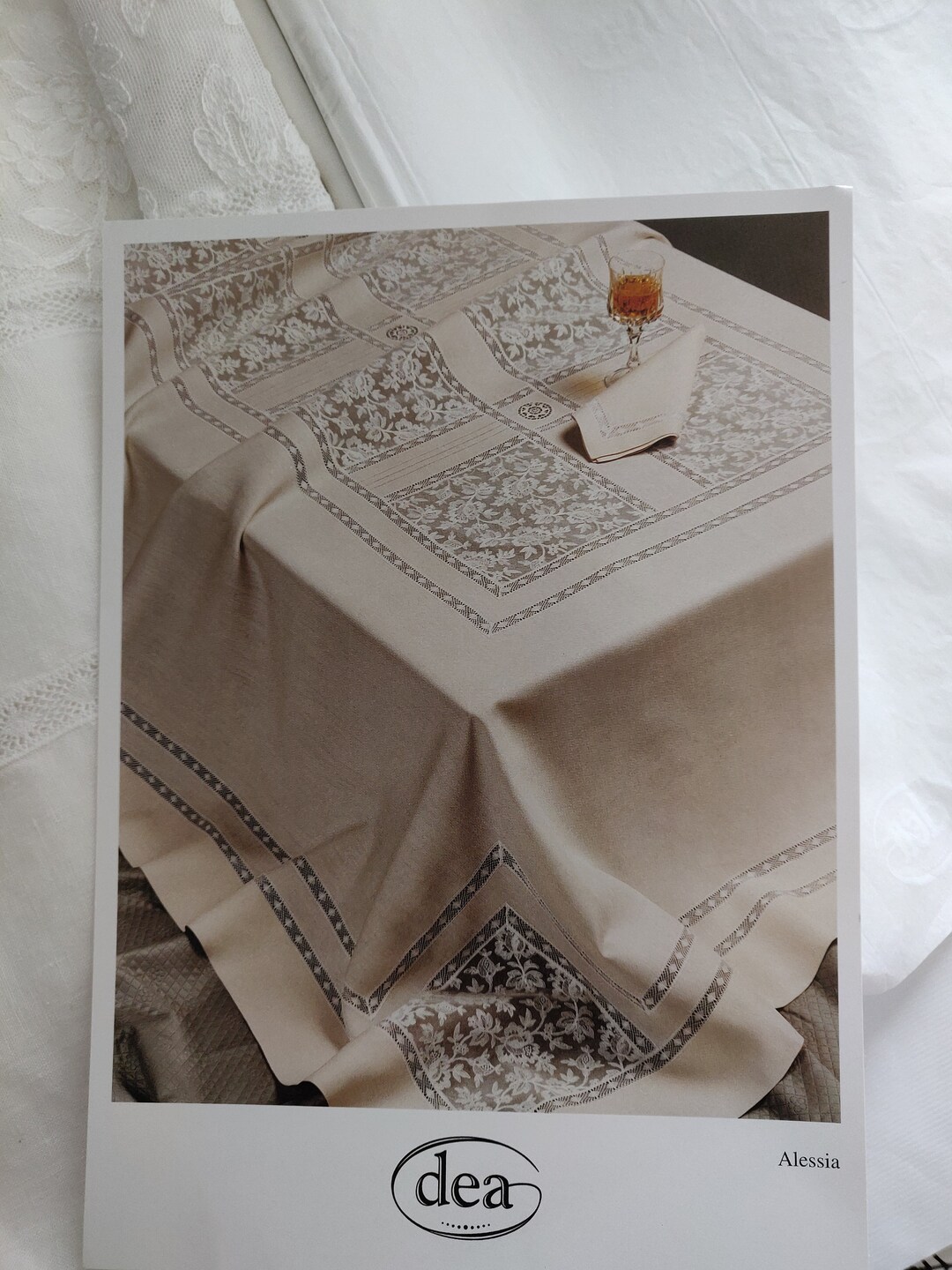 洋書 Antique Linens: From the Kitchen to the antique linens – In the Vintage Kitchen: Where History Comes