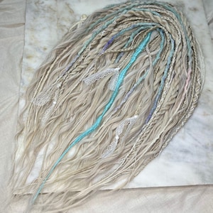 Comb Wavy dreads, Platinum Blonde, turquoise loose wave braids, Curly synthetic dreads extensions set, soft long loose ends dreads, DE, SE