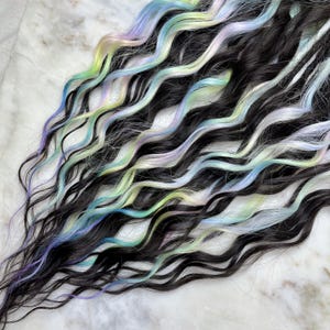 Wavy Rainbow Dreads & Black Curls | Synthetic Hair Extensions | Glitch Look | Loose Ends | Easy Detangle | Faux Locs, de or se, temporary