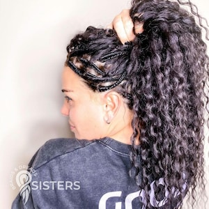 Rastas negras rizadas: extensiones de rastas sintéticas largas y suaves con ondas DE y SE, peinado bohemio para festivales, trenzas vikingas, rastas ligeras y reutilizables.
