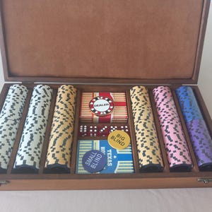 Personalised, quality wooden box with 300 numbered poker chip set