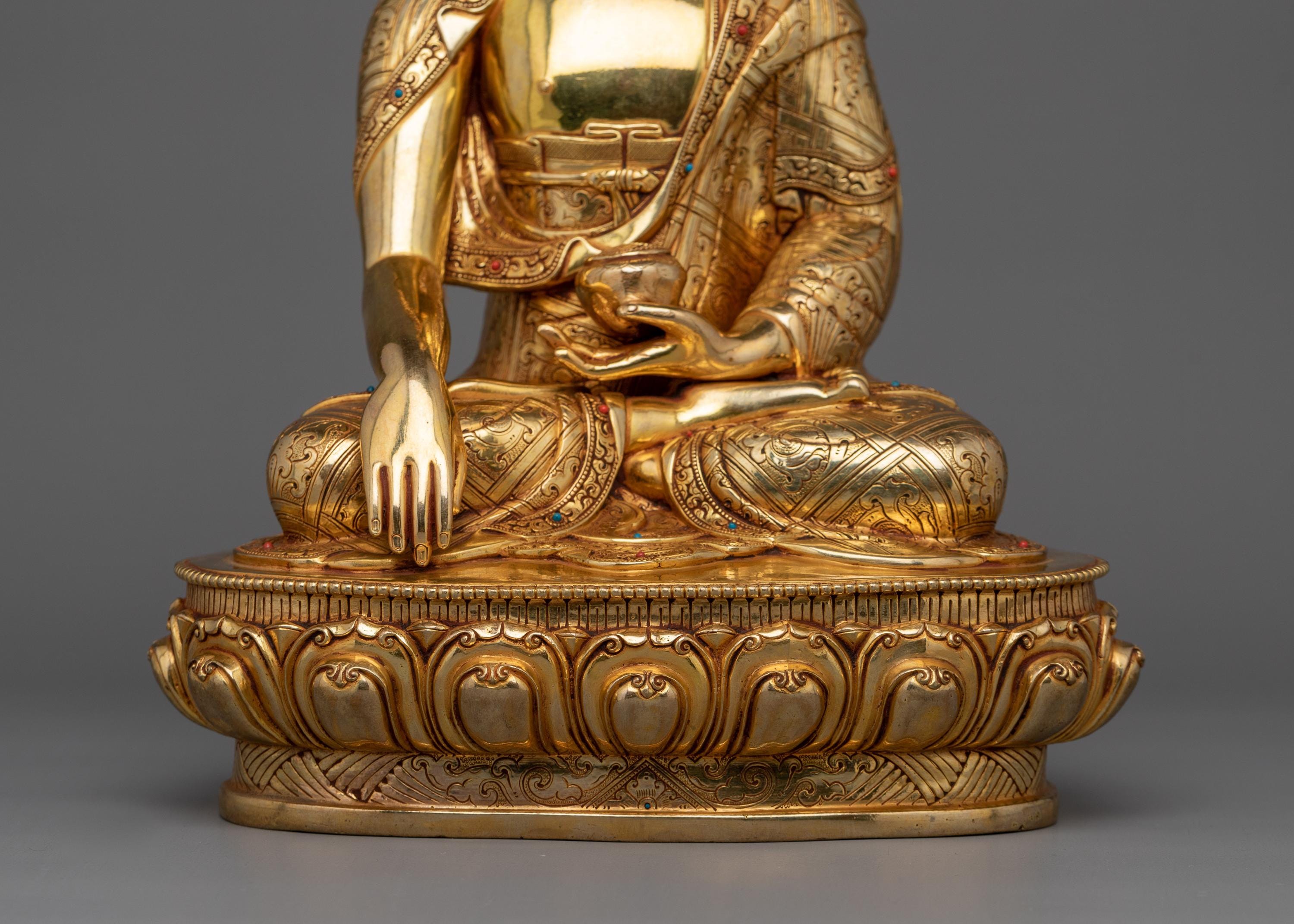 釈迦牟尼仏の精巧な像 | 平和と知恵の象徴 | 24K金鍍金と銅 | 釈迦族の