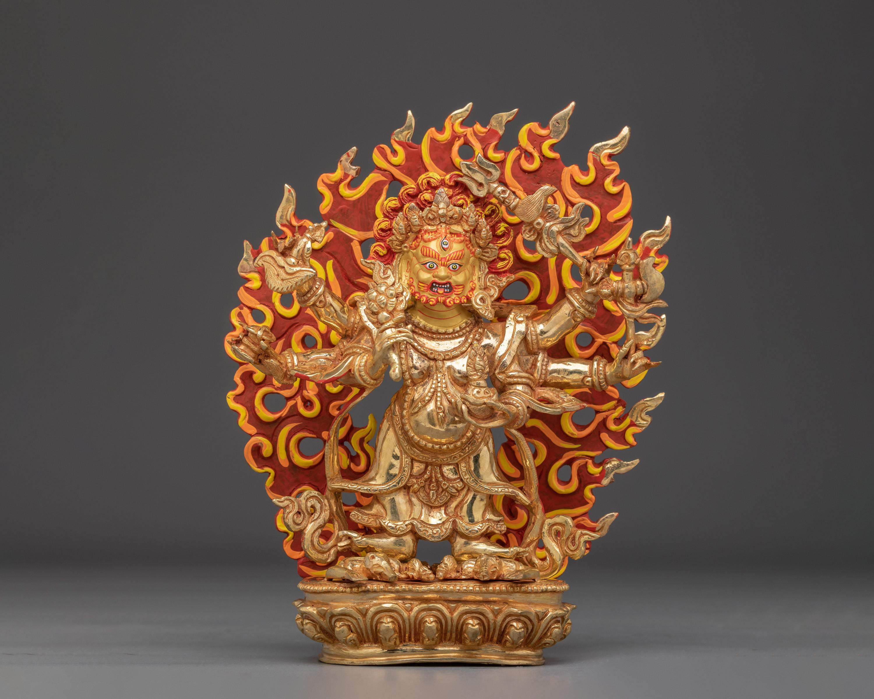 手作りの白いマハカラ金鍍金像 | 瞑想、精神修養、装飾に最適な、勇猛