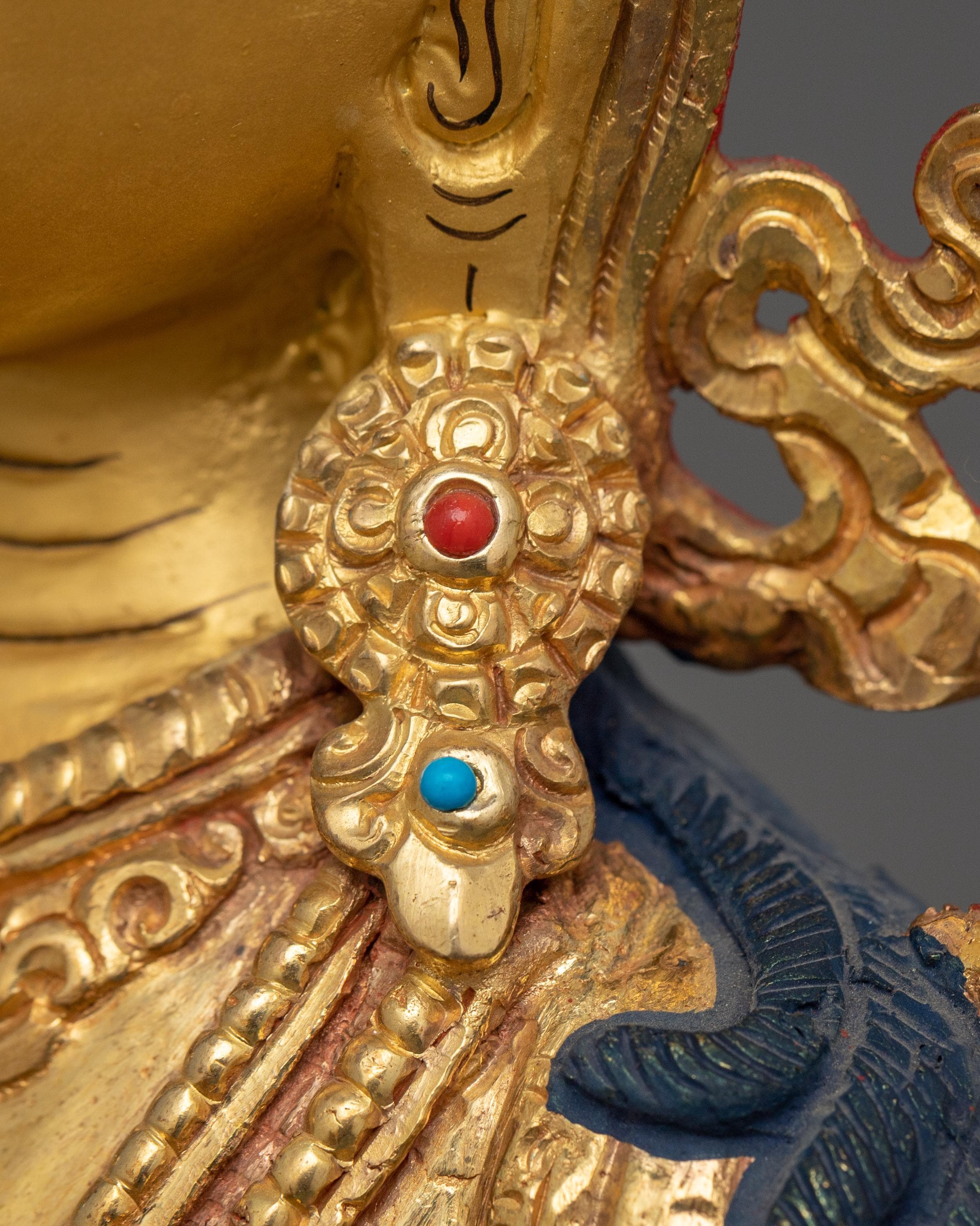 文殊菩薩の智慧の剣を持つ像 | 聖なる般若波羅蜜多経を授かった智慧の