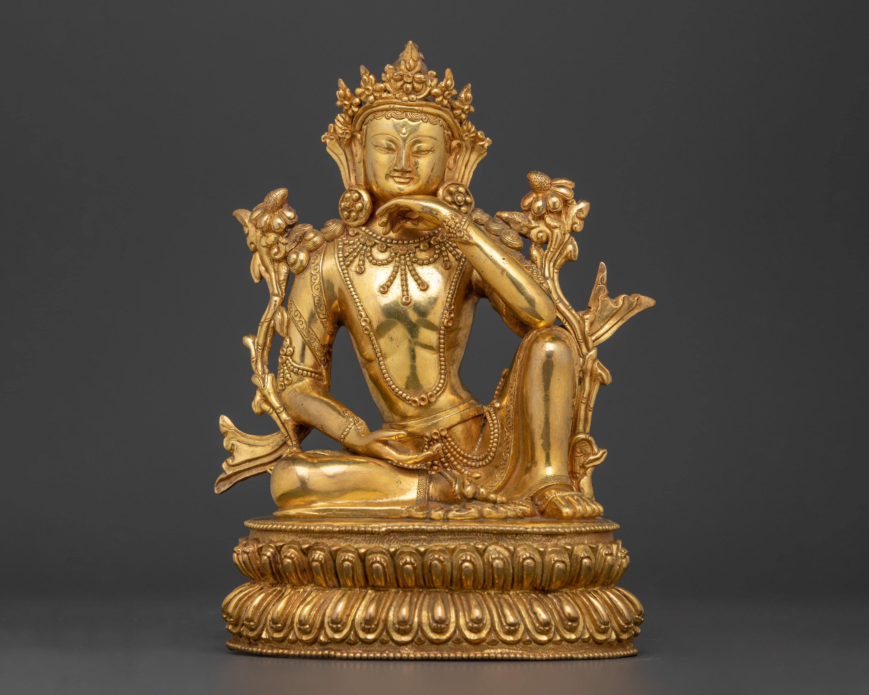 手作りのインドラ神の置物 | 24K 金メッキ銅ボディのヒンズー教仏教