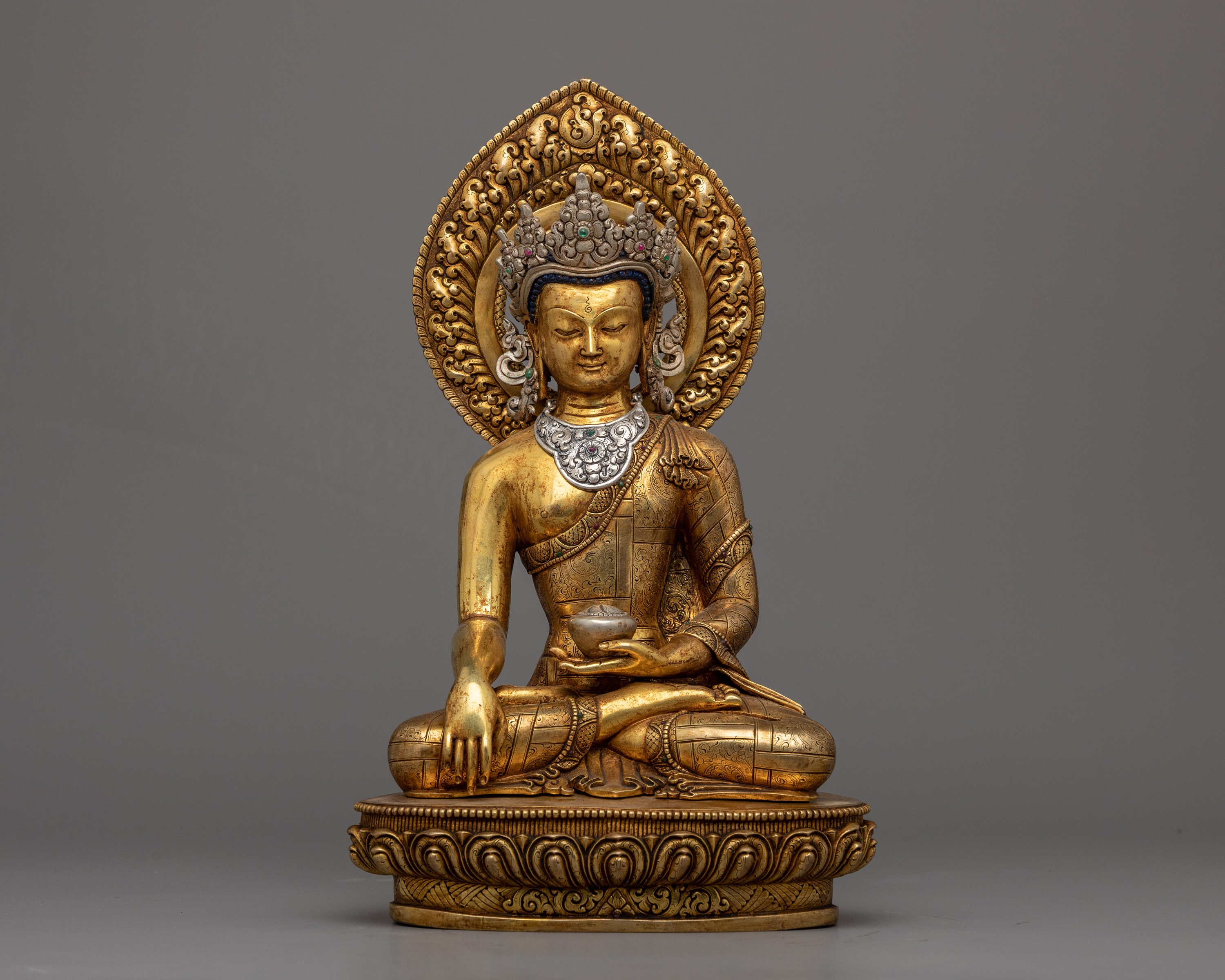 仏様 Shakya Muni Buddha Seated Fearless Shakyamuni Buddha Altar Statue - The Monastery Store