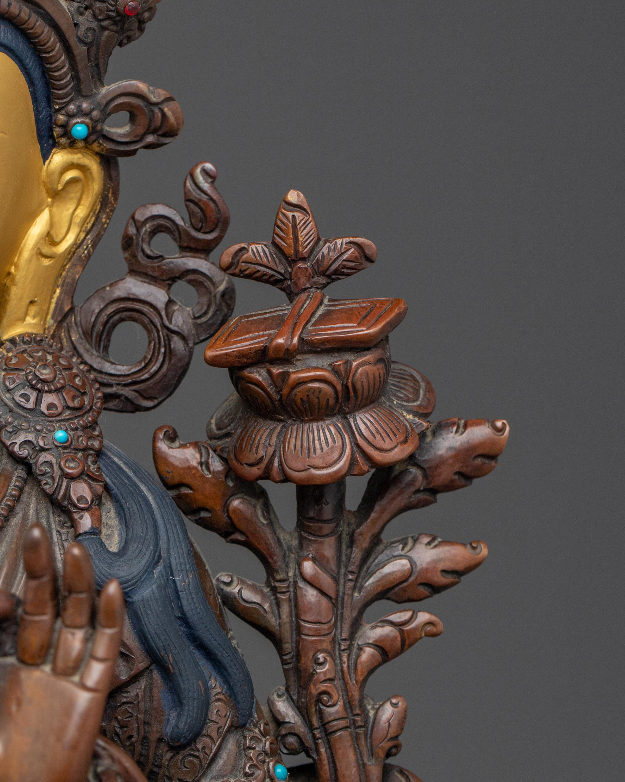 仏教の智恵の神、文殊菩薩｜炎の剣と経文｜伝統的な様式の超越的な洞察
