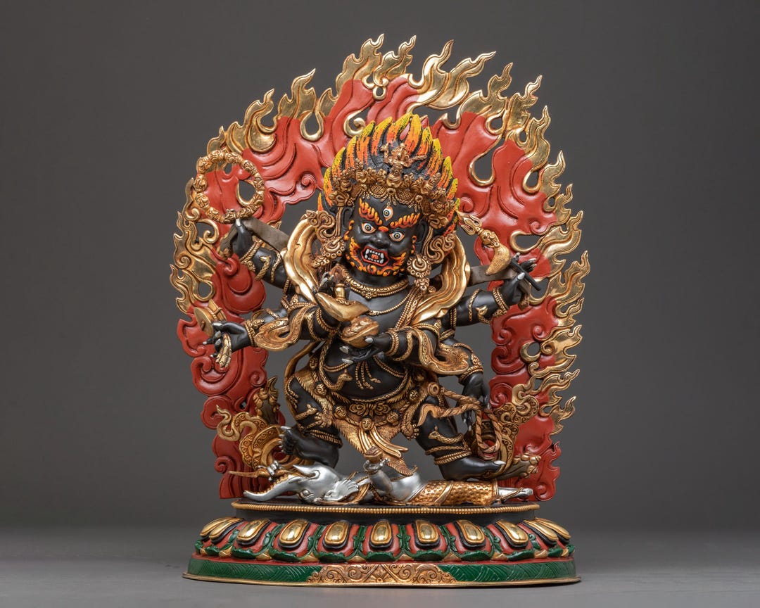 6本の腕を持つ雄大なマハーカーラ像｜猛々しいダルマの守護神 - 神社