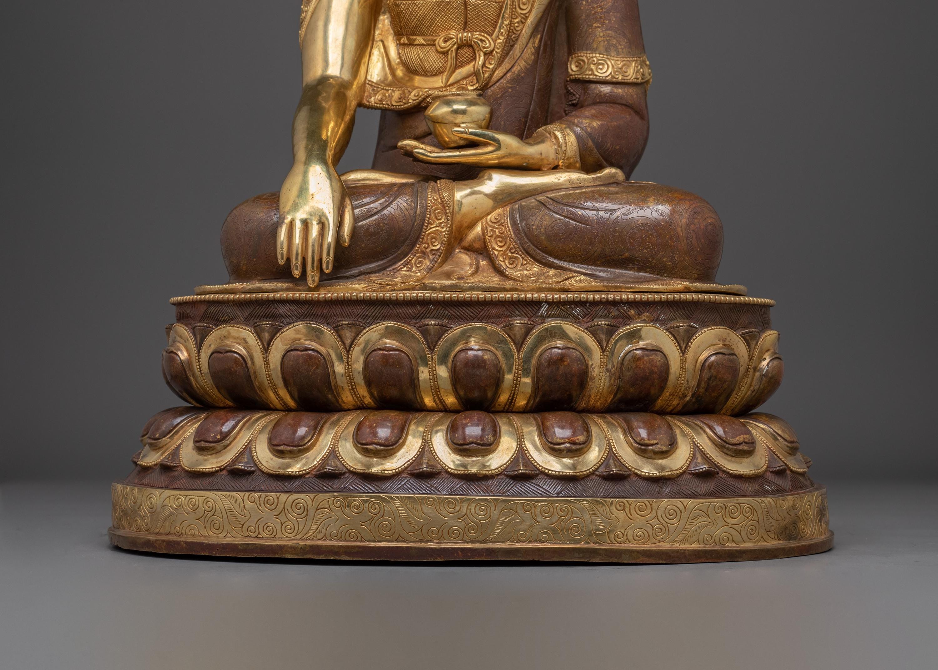 銅製釈迦牟尼仏像（24K金鍍金）｜ネパールのハンドメイドアート｜大型