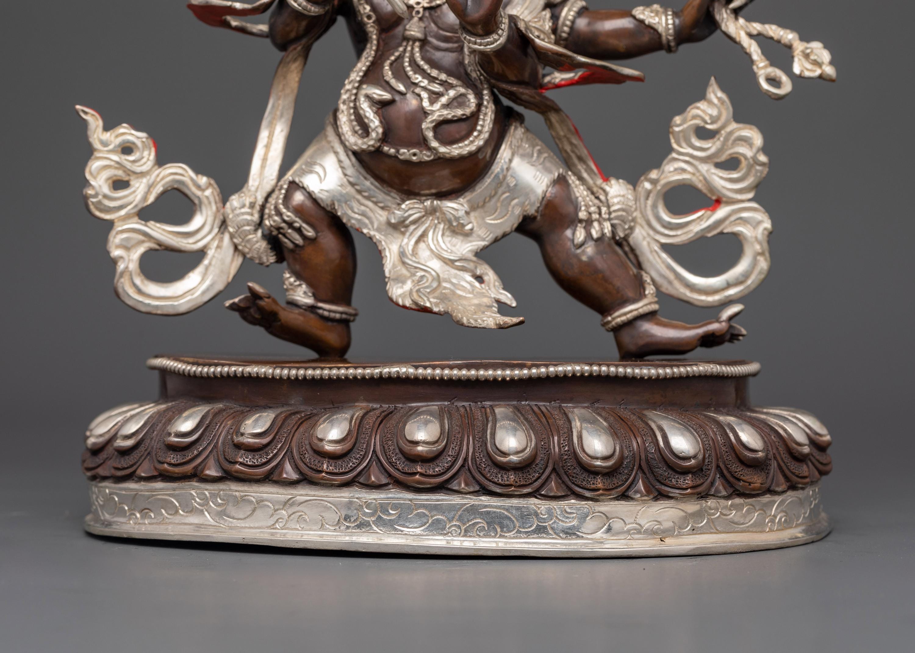 神聖な四本腕のマハーカーラ像 | アクリル画付きの酸化銅の守護神