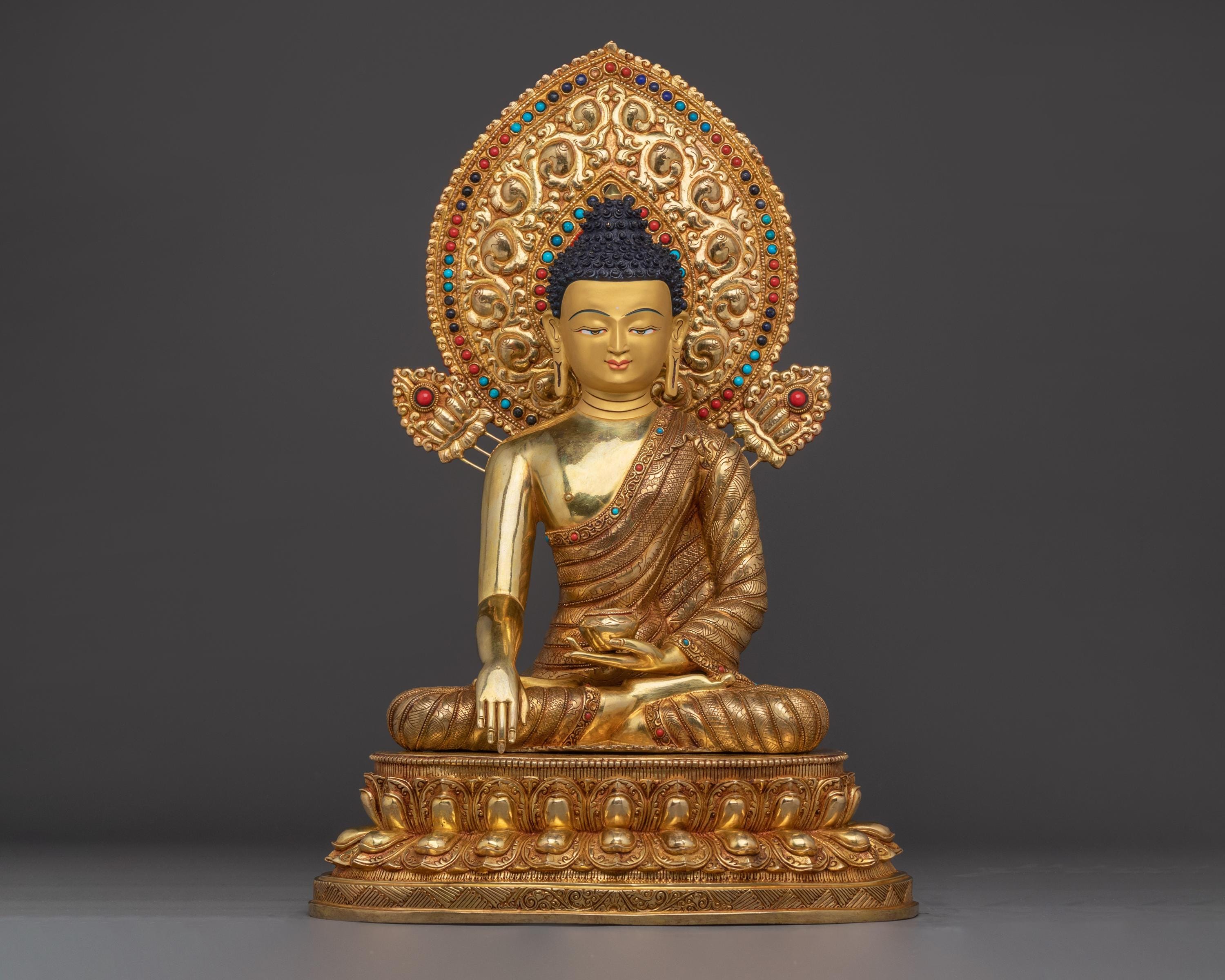 悟りを開いたゴータマ・ブッダの黄金像 | 平和な仏陀の室内装飾 | 釈迦